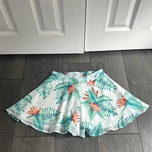 Woman’s Adrienne beachy shorts lined inside